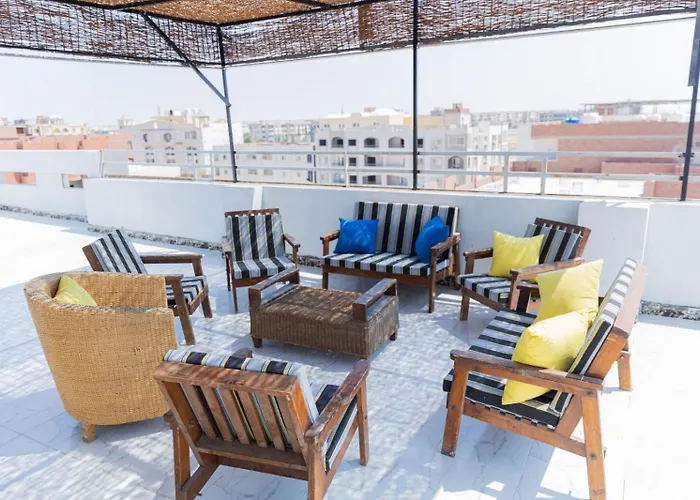 Luxury Arabic Romantic With Its Own Large Private Roof Terrace 15 Mins From El Gouna * הורגהדה